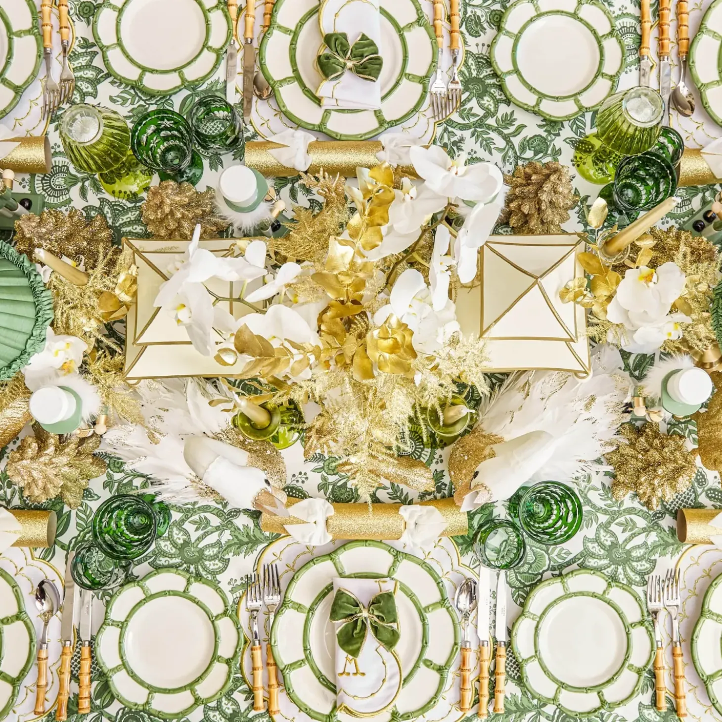 Celine Green Glass Bow Candlescape (Gold)