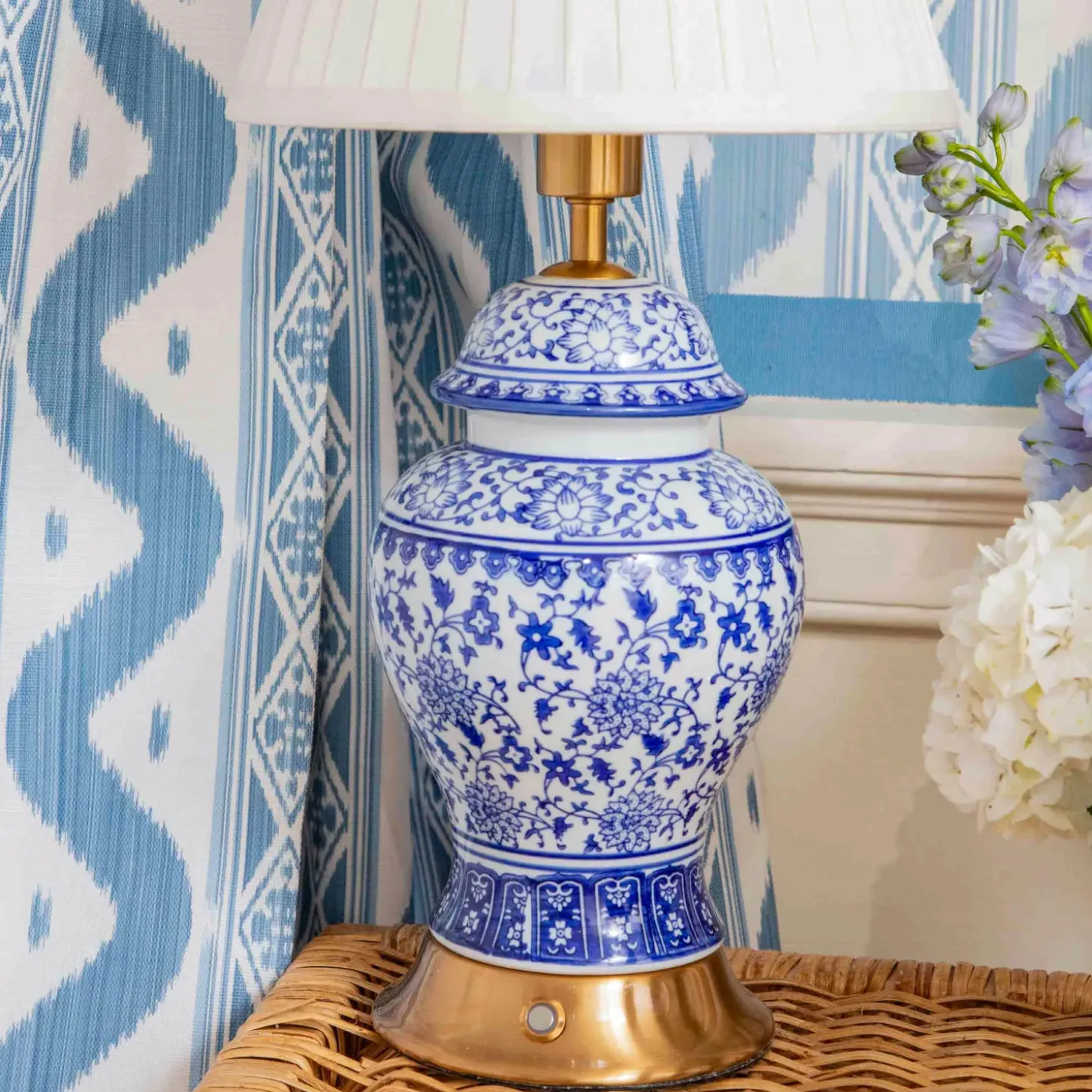 Chinoiserie Rechargeable Lamp & Cream Shade (22cm)