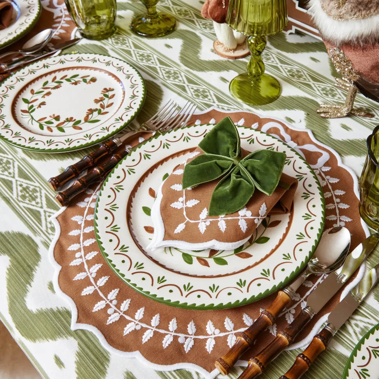 Chocolate Bow Laurel Placemats (Set of 4)