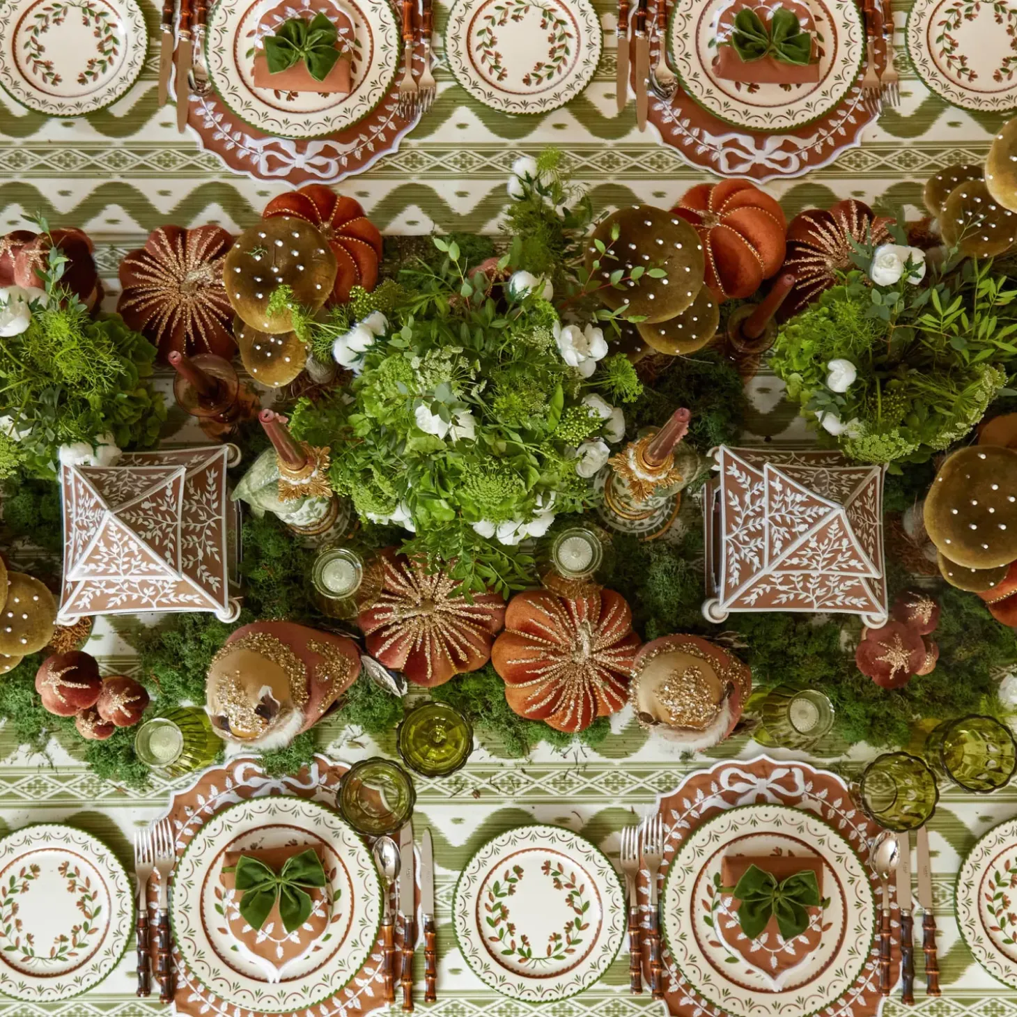 Chocolate Bow Laurel Placemats (Set of 4)