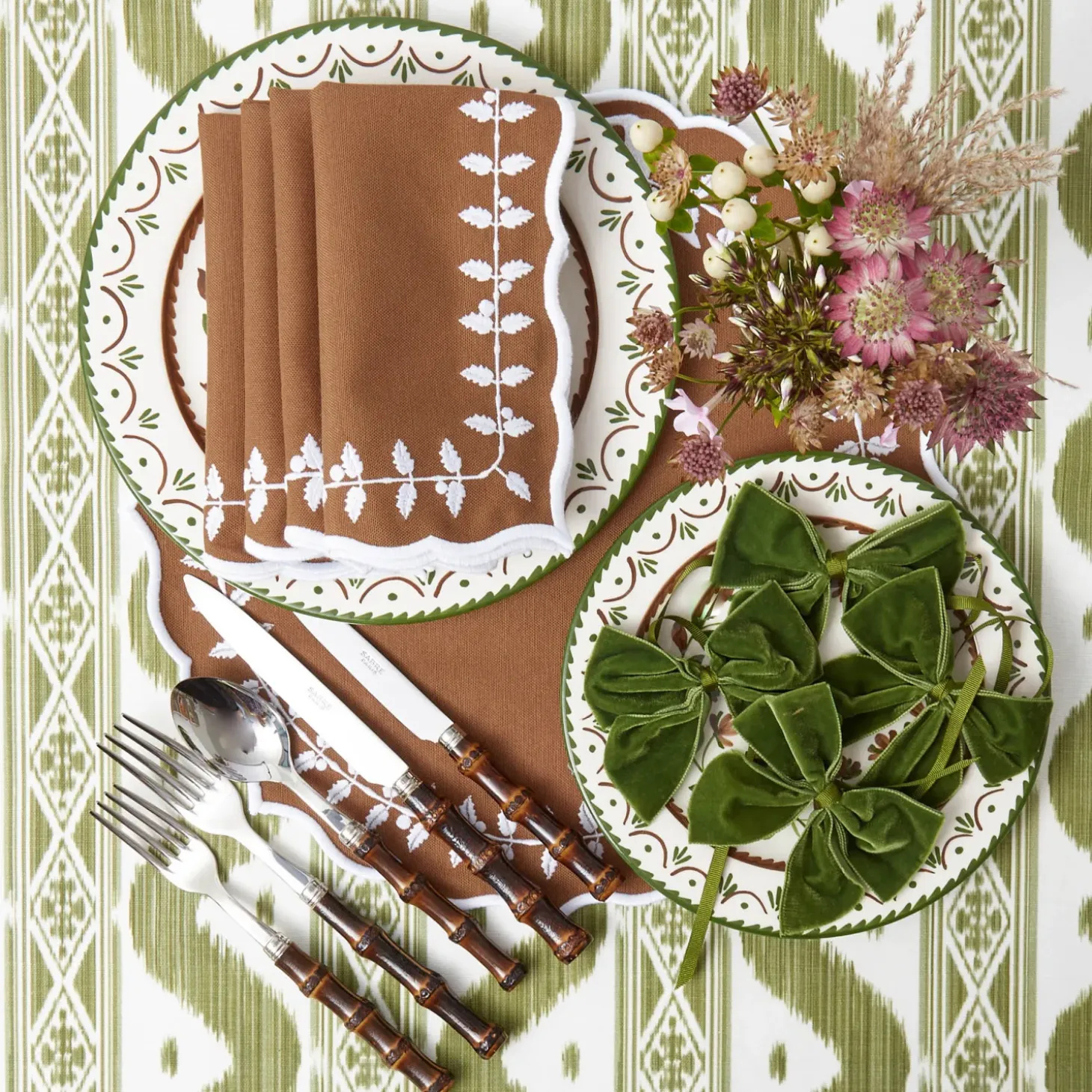 Chocolate Bow Laurel Placemats (Set of 4)