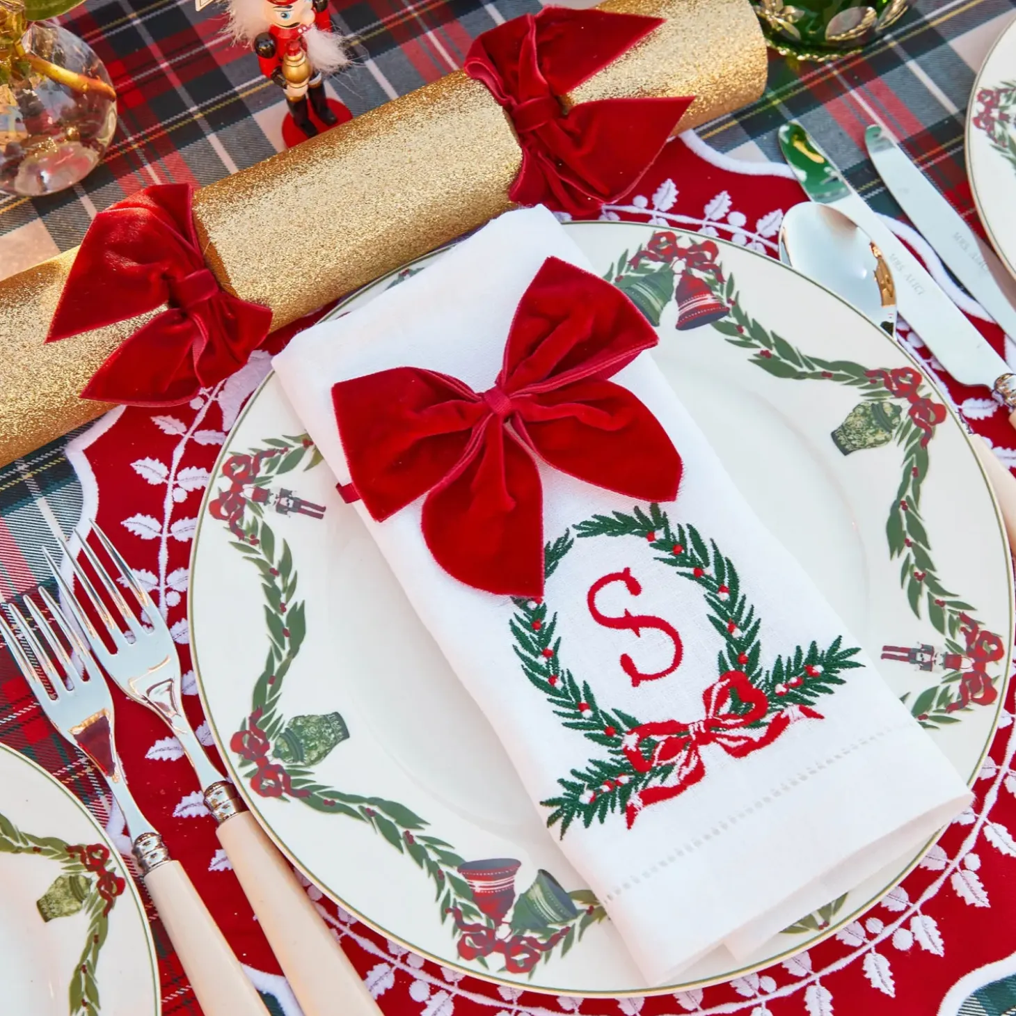 Gold Crackers With Red Velvet Bows (Set of 6)