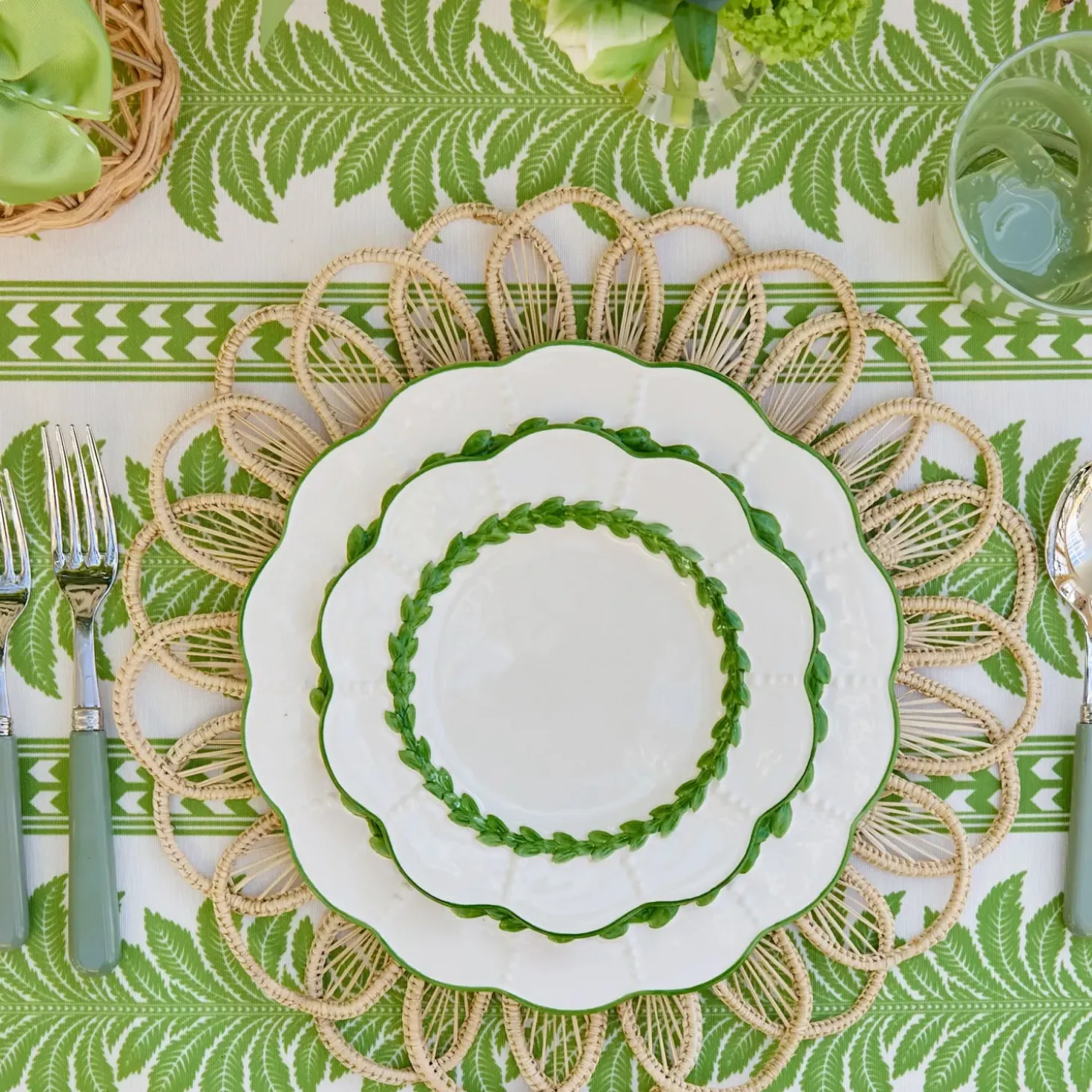 Green Laurel Dinner & Starter Plates (Set of 8)