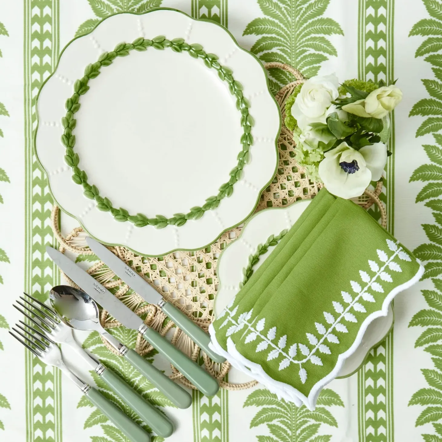 Green Laurel Dinner & Starter Plates (Set of 8)