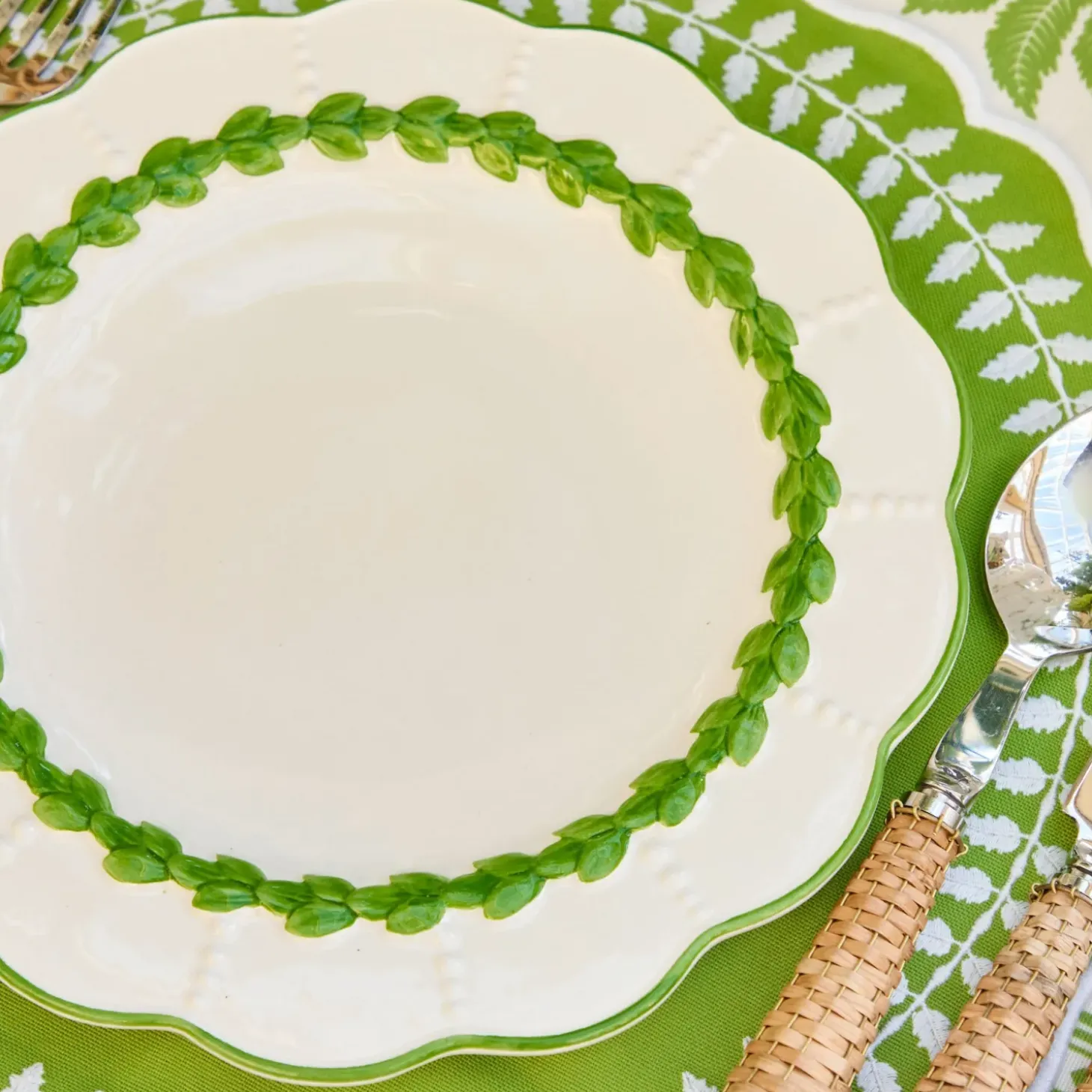 Green Laurel Dinner & Starter Plates (Set of 8)