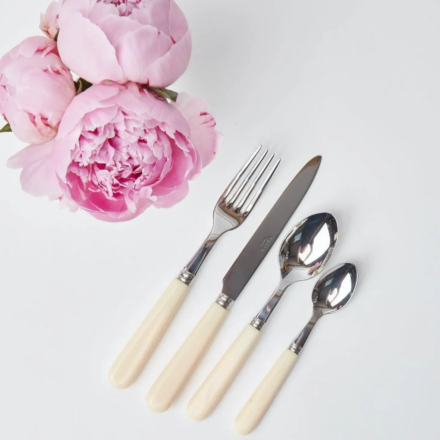 Ivory Cutlery Set (4 Piece)