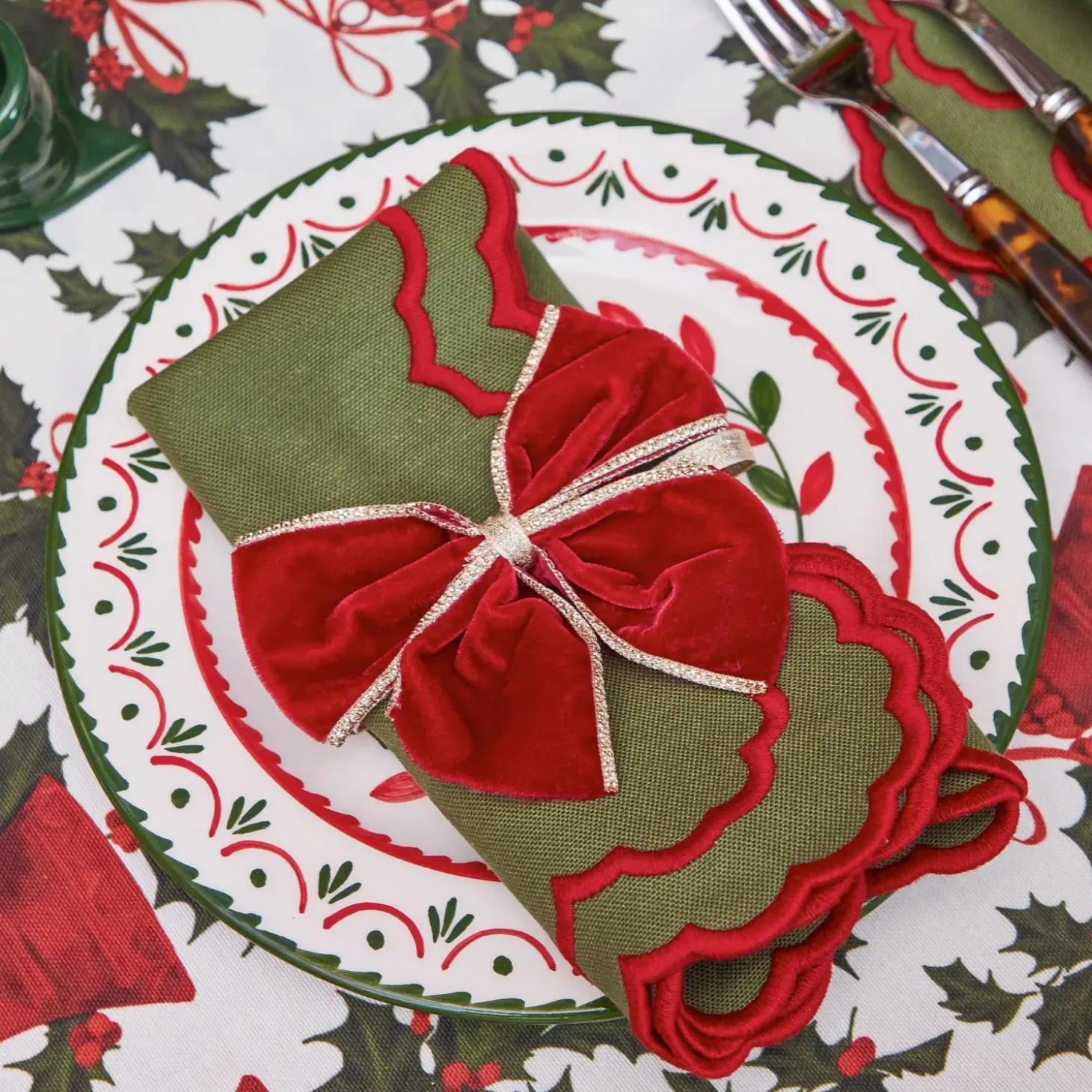 Lily Green & Red Napkins (Set of 4)