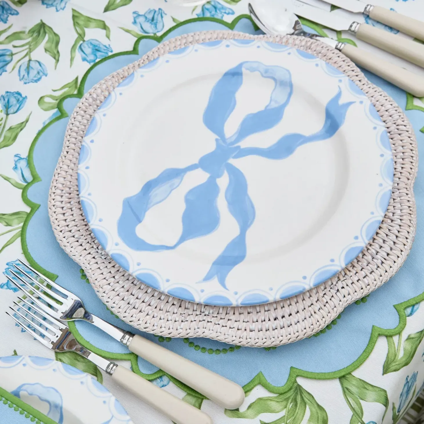 Marilyn Blue Bow Dinner Plate