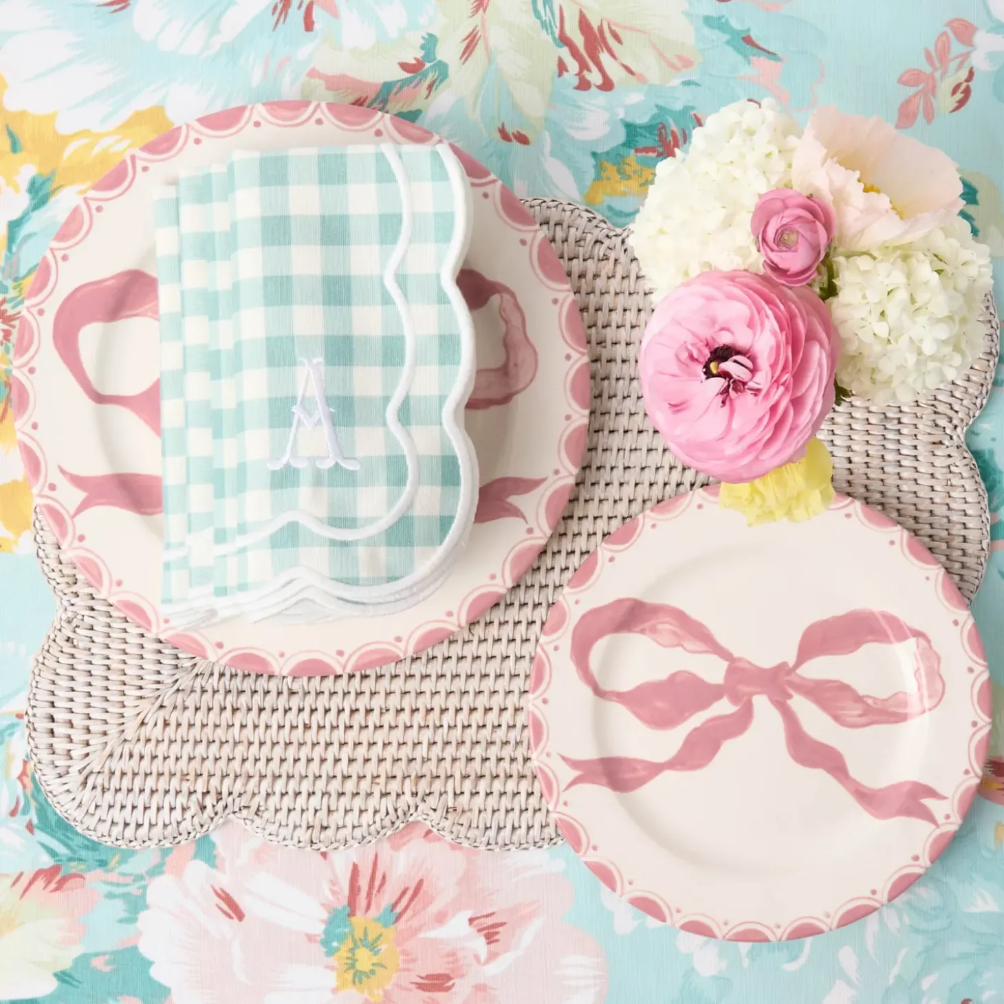 Marilyn Pink Bow Starter Plate