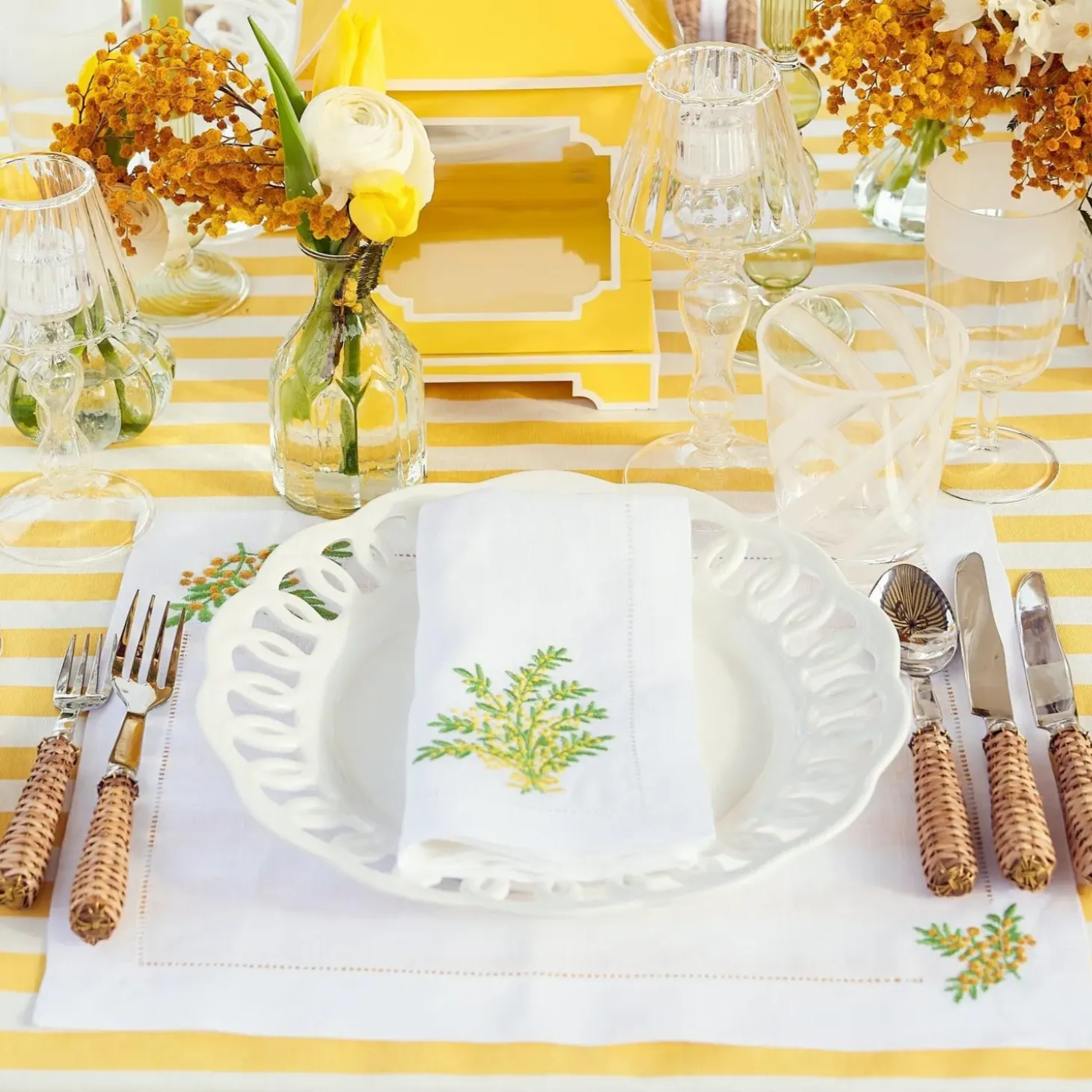 Mimosa White Linen Napkins (Set of 4)