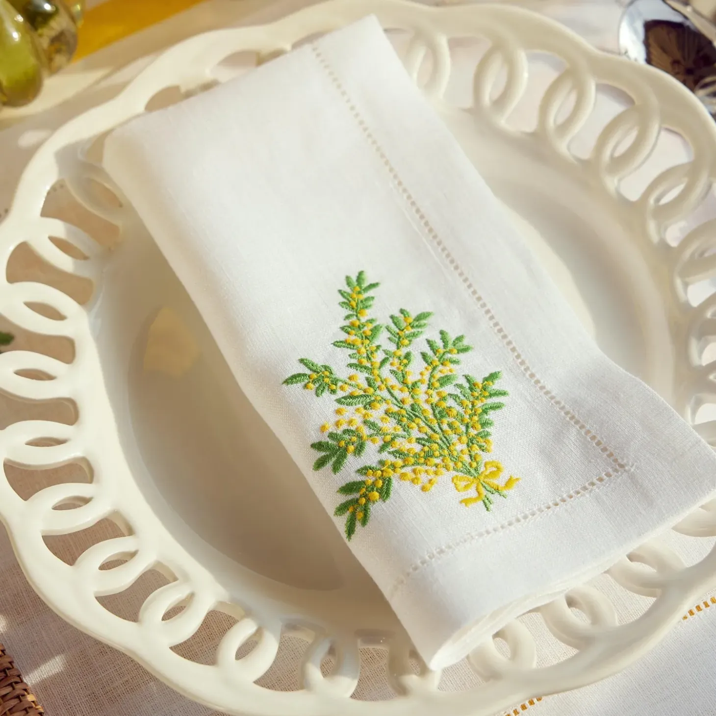 Mimosa White Linen Napkins (Set of 4)