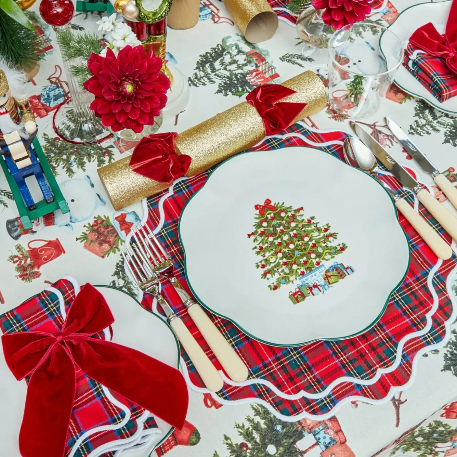 Mrs. Alice Christmas Tree Dinner Plate (Set of 4)