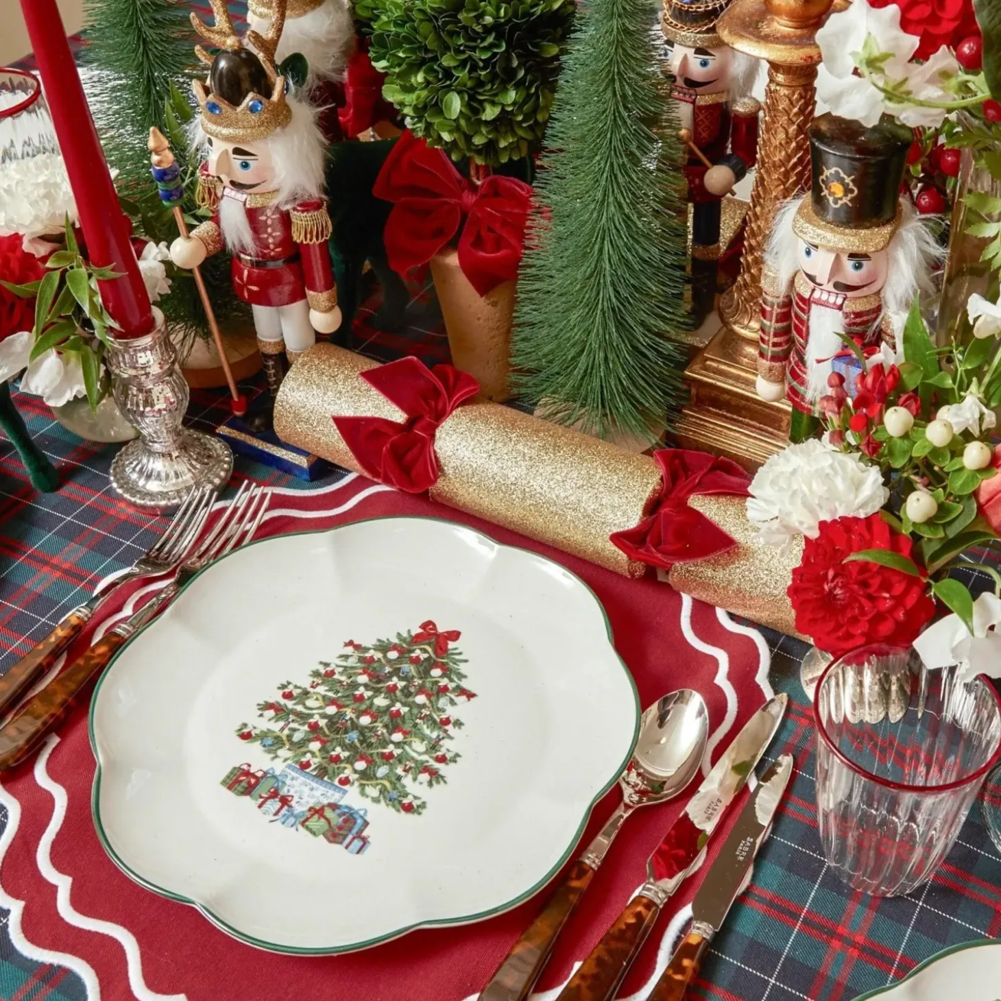 Mrs. Alice Christmas Tree Dinner Plate (Set of 4)