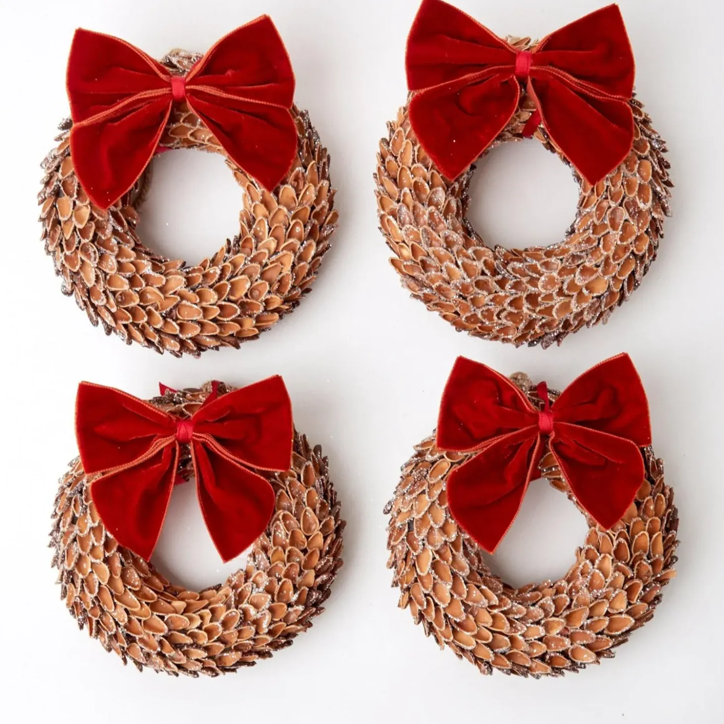 Nutshell Glitter Wreath (Set of 4)