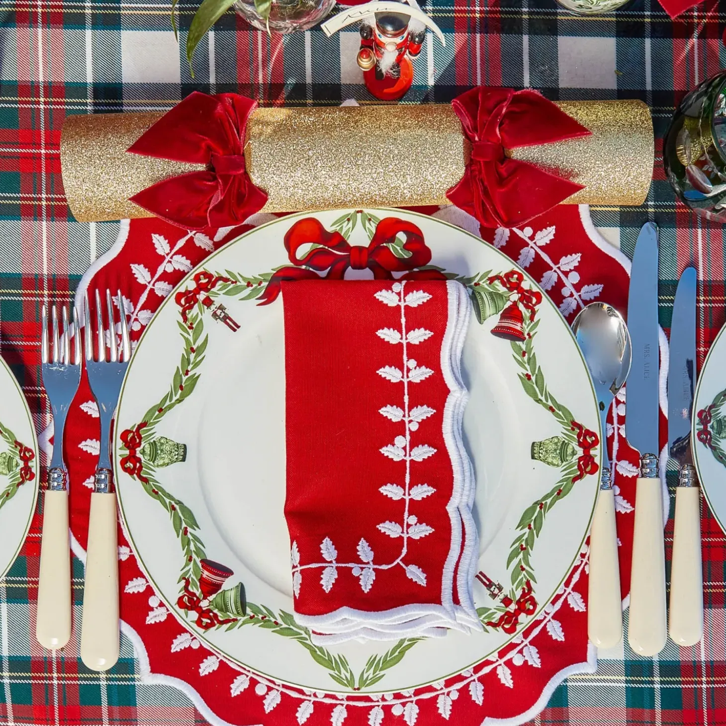Red Bow Laurel Placemats & Napkins (Set of 4)
