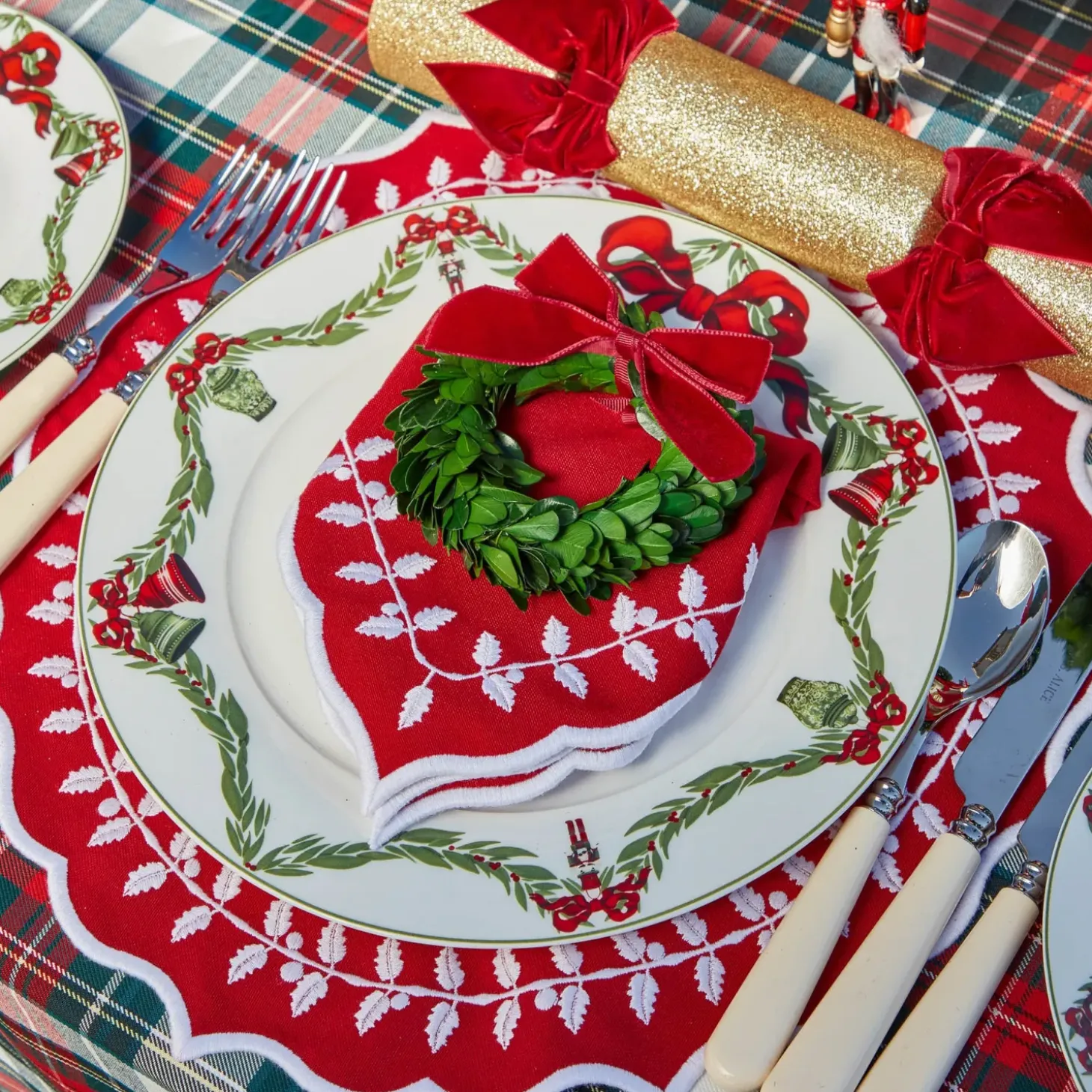 Red Bow Laurel Placemats & Napkins (Set of 4)