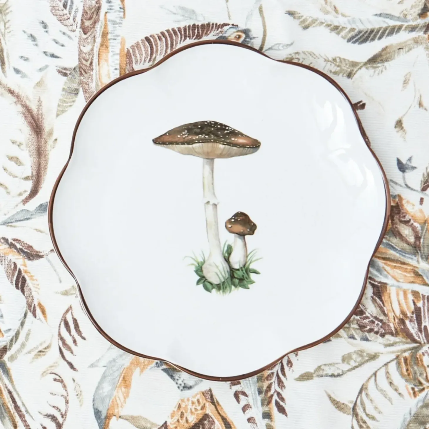 Scalloped Mushroom Starter Plate (Brown)