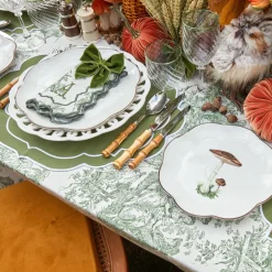 Scalloped Mushroom Starter Plate (Brown)