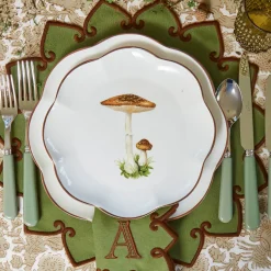Scalloped Mushroom Starter Plate (Brown)