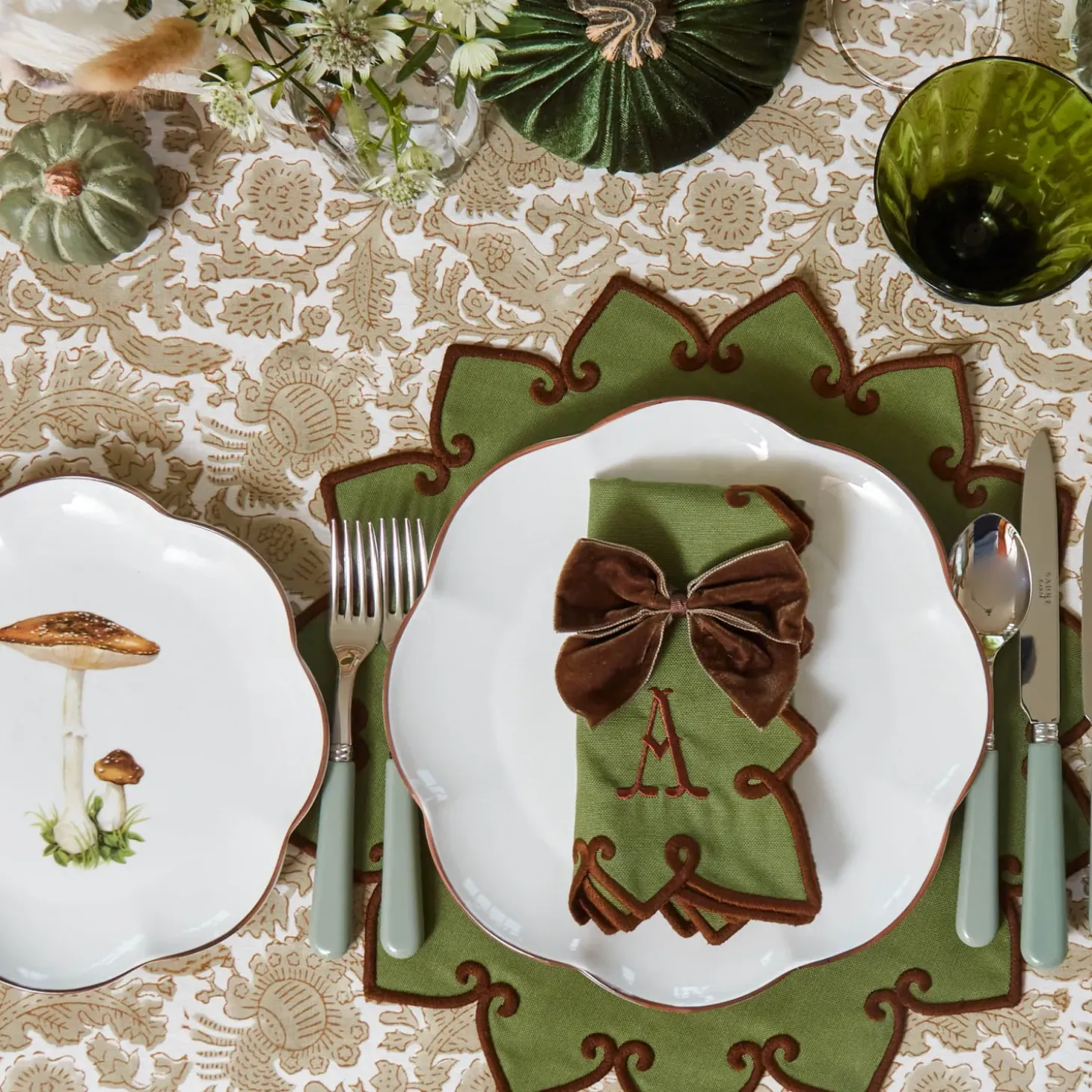 Scalloped Mushroom Starter Plate (Brown)