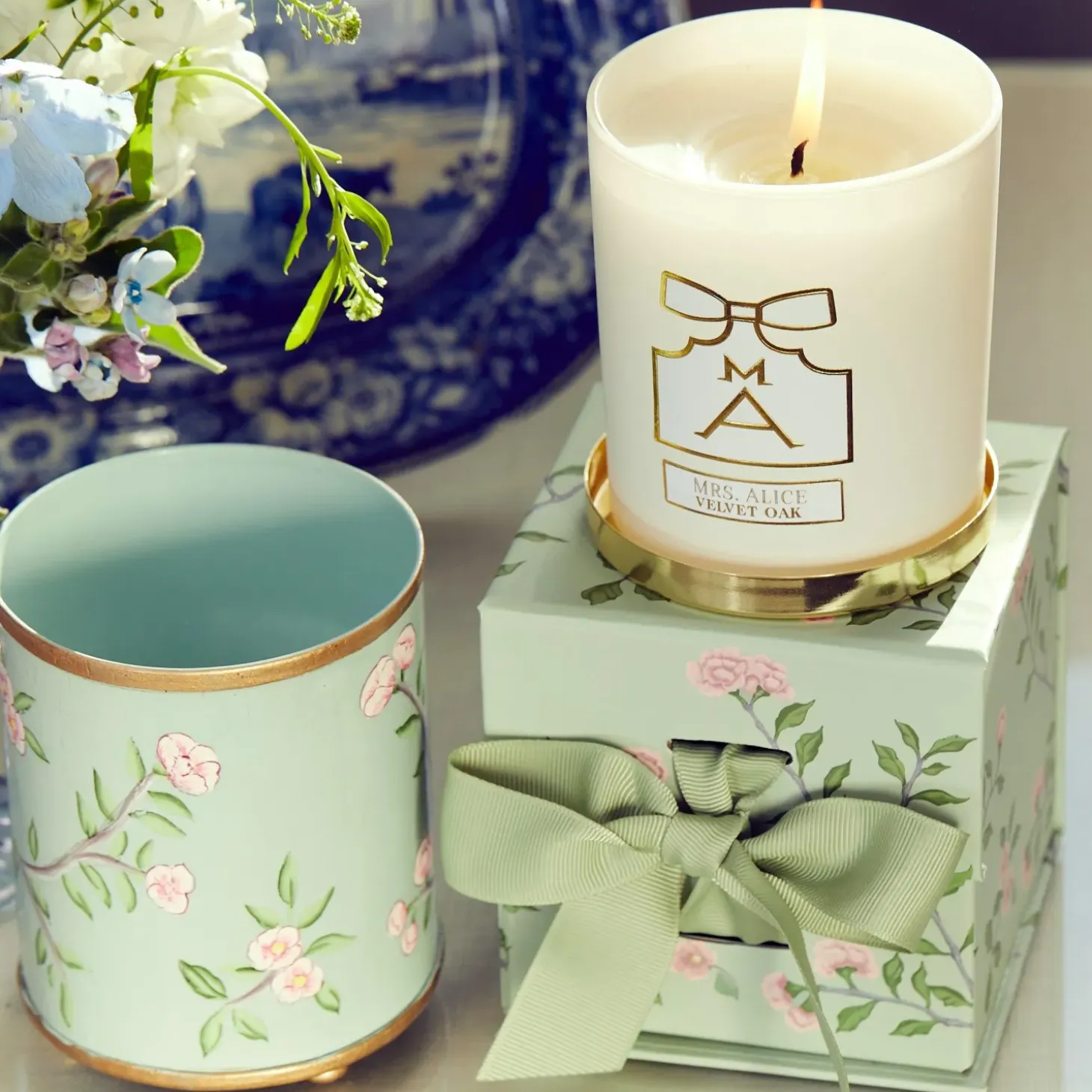 Velvet Oak Scented Candle
