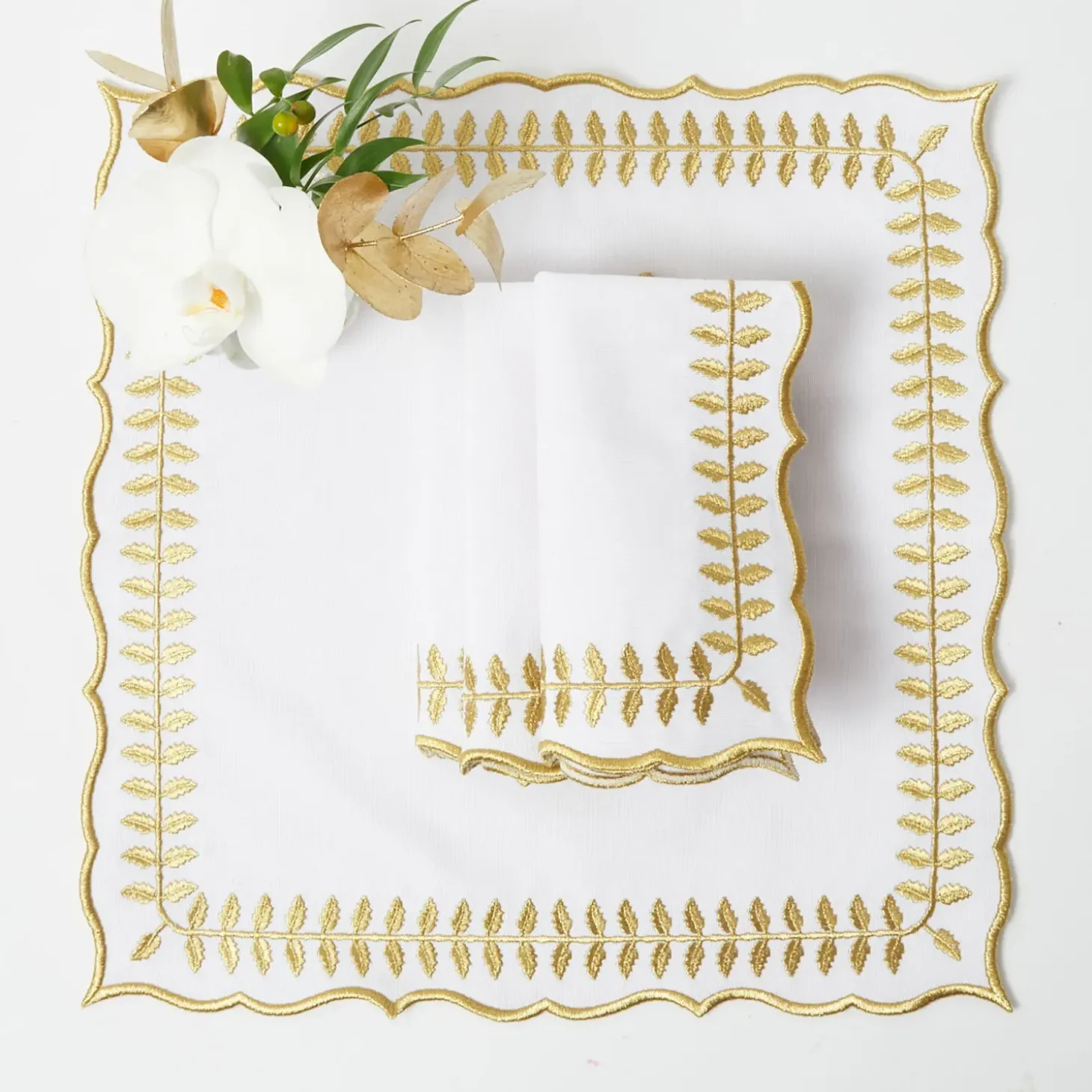 White & Gold Laurel Napkins (Set of 4)