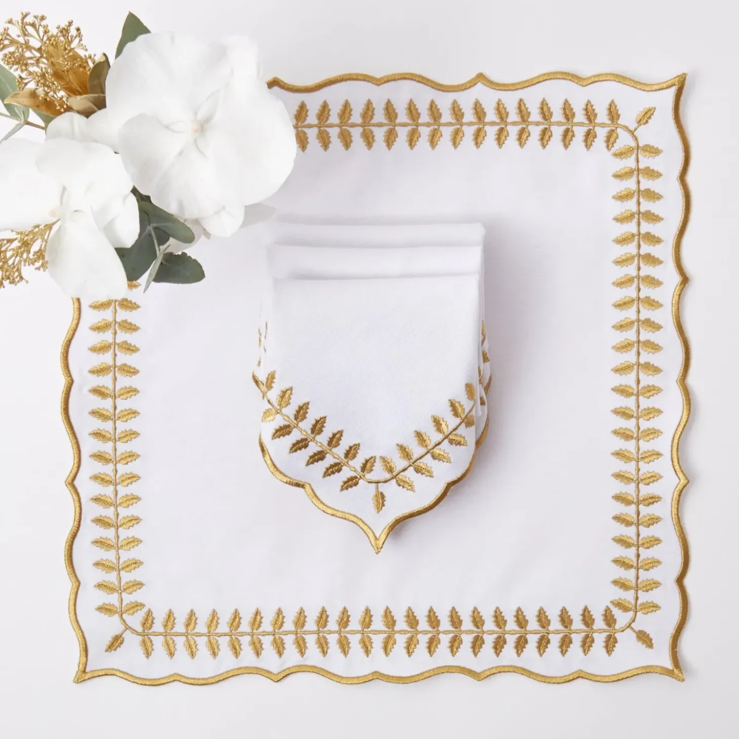 White & Gold Laurel Napkins (Set of 4)